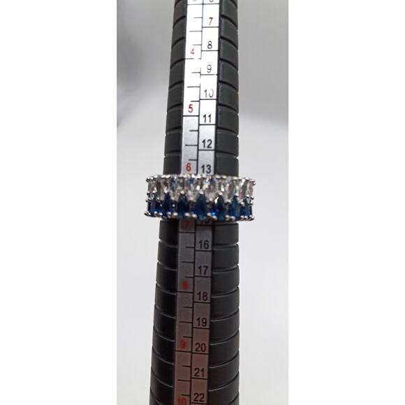 Silver Band Ring Blue & Clear CZ Eternity Style Size 6.5 Sparkly Fashion Jewelry - Picture 2 of 3